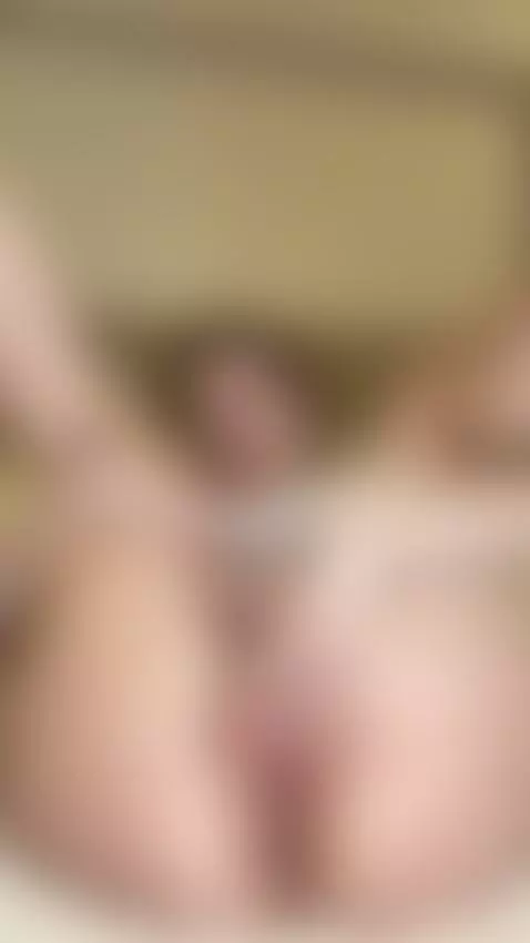 Juicy thick lips hanging freely by naturalagatha