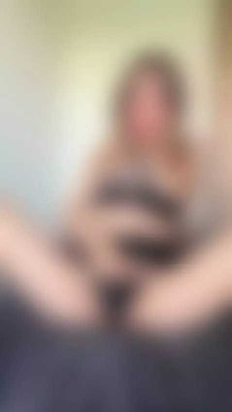 I want my pussy eaten with my legs spread wide open by shyamelia