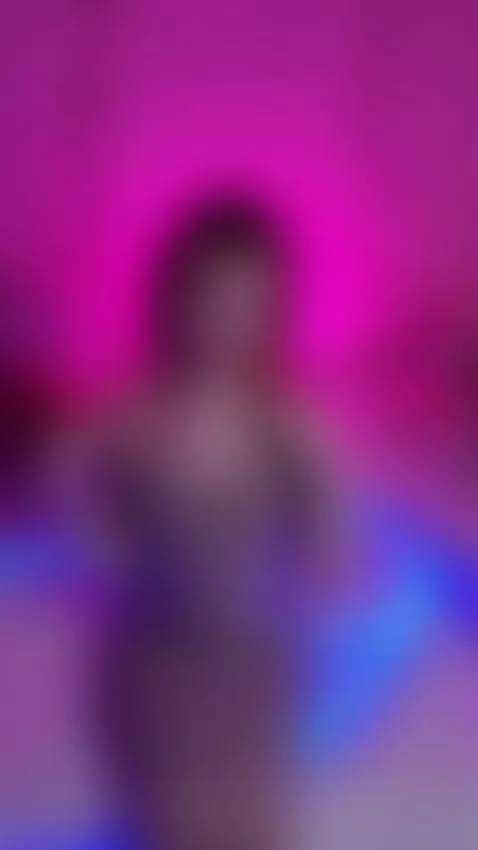 Shadows shimmer along my spine 😈💧 by lollytate