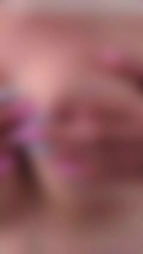 Hot girl here!! by nahimithompson