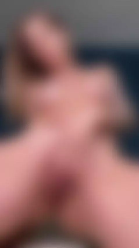🔞Tattooed blonde bouncing her big tits 😏 See my OF by liagrace