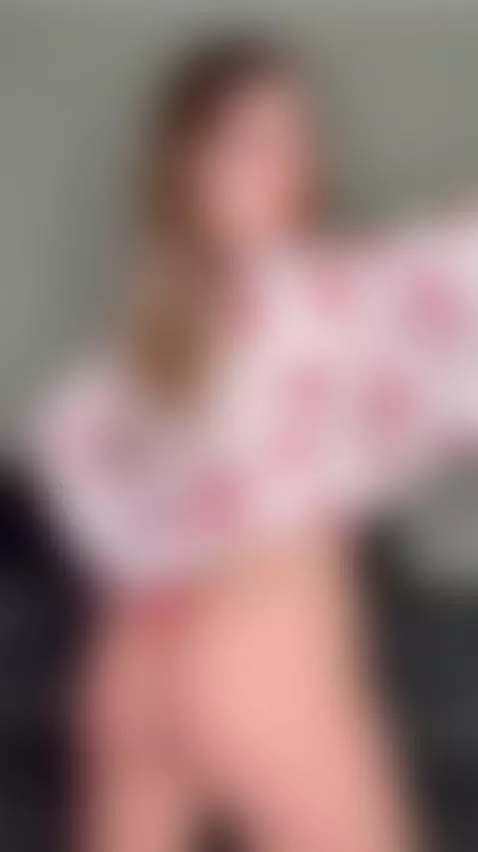 😈This curvy blonde needs to be fucked hard tonight 💦 See OF by liagrace