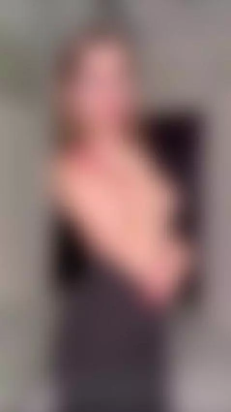 She was made to grab attention. Follow and like 💋 by liagrace