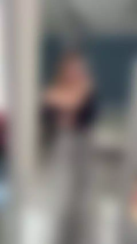 🔥Blonde showing her big tits and thick ass 💦 See it on OF by liagrace