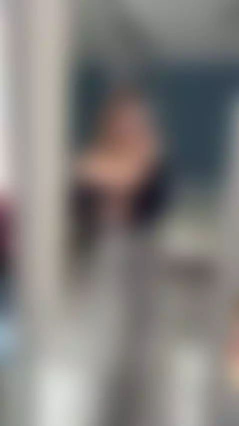 🔥Blonde bending over with her round ass 🍑 Unlock OF by liagrace