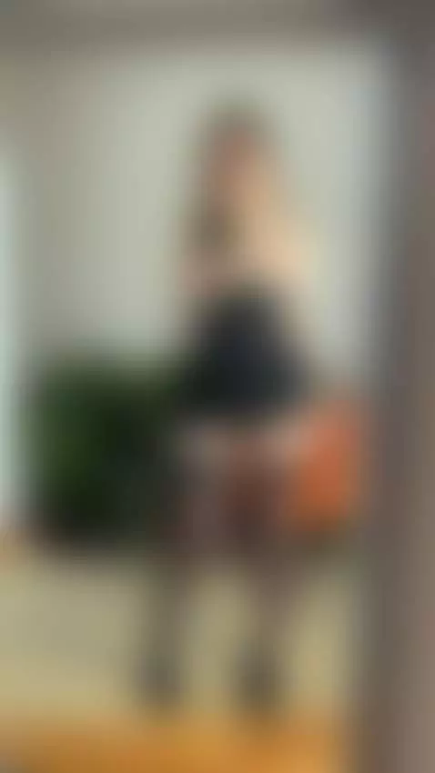 Milf shows herself in the mirror🥵 by juliamilf