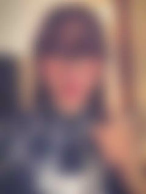 “Soft voice, naughty thoughts 💭💋 by iviaiko