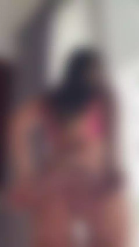 I am very horny and want to play by selenalyy