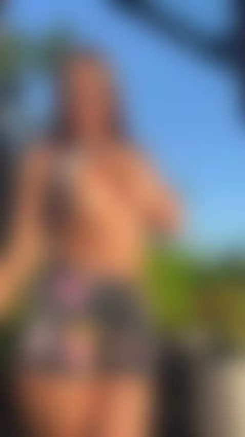 I think my body is in good enough shape to turn you on by selenalyy