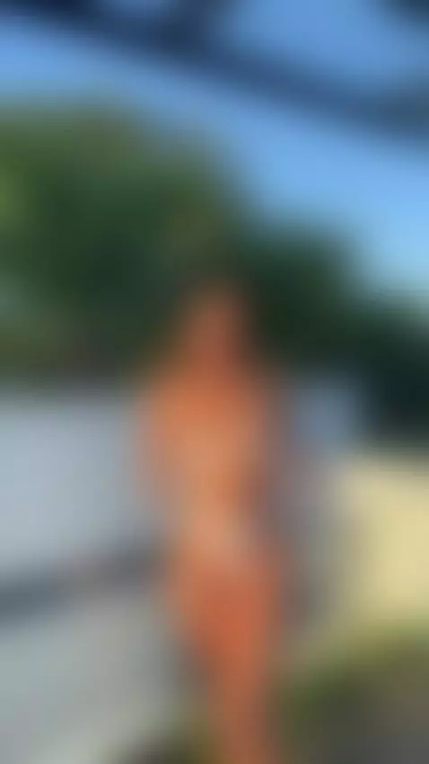 I’m here to satisfy all your desires by selenalyy