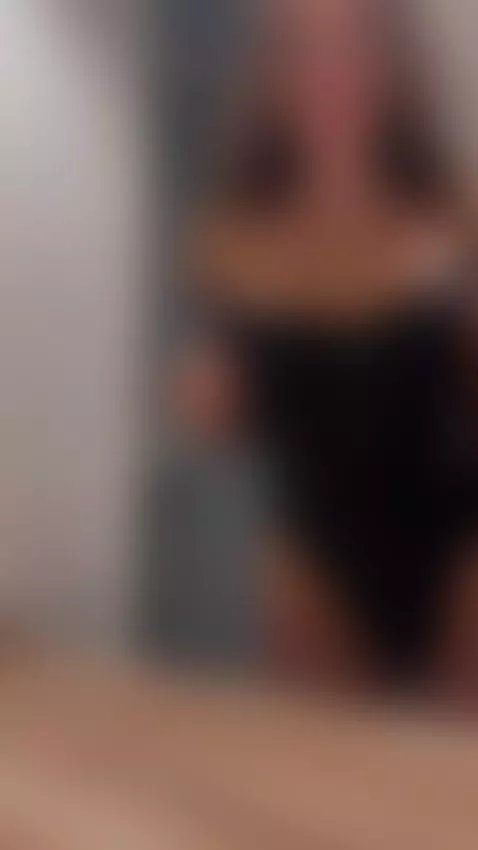 I'm a teen who loves to get fucked by selenalyy