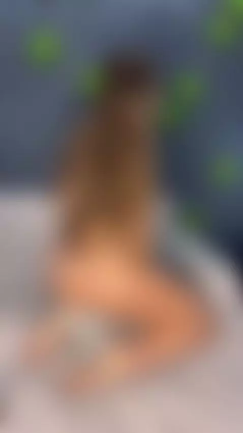 I'm too busy showing off my ass, just the way I wanted this ... by selenalyy