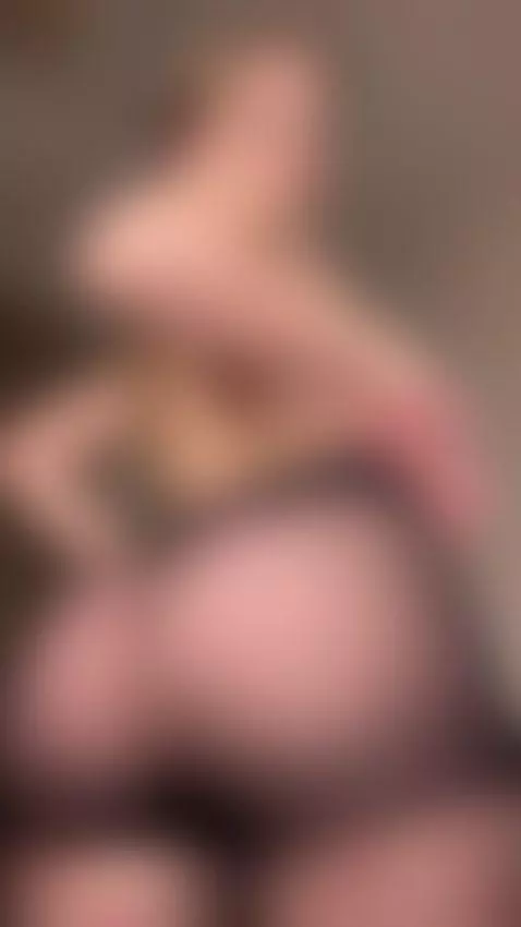 I'm alone at home, my ass is all yours by amybounce