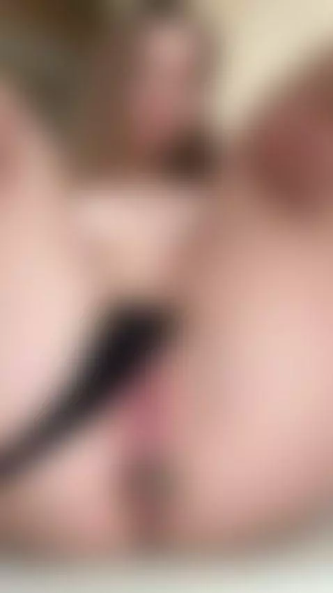 A little sweetness, a little spice 🌸💋 that’s my gift for you by amybounce