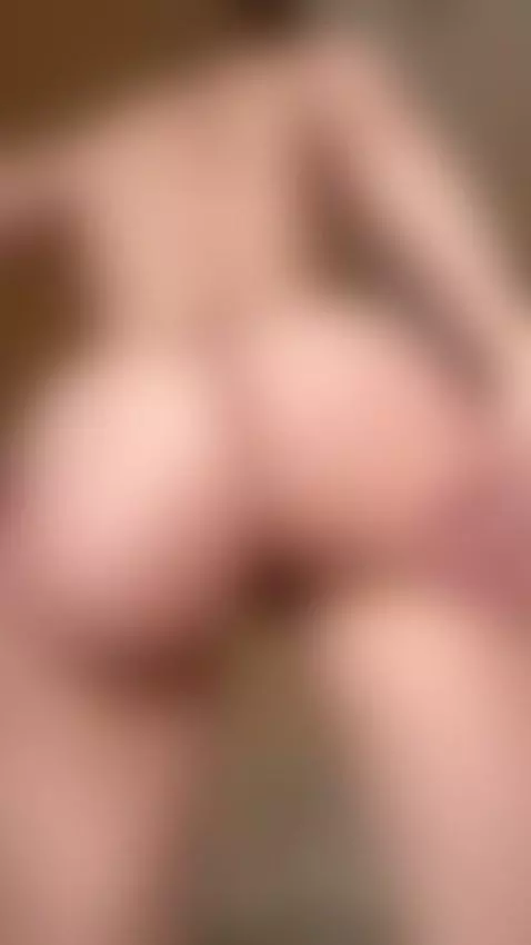 This pretty slut is ready to take every inch by amybounce
