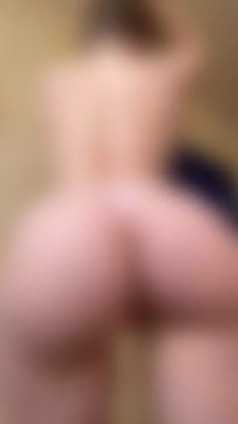 spread my pink thong real wide for this view 🥵 by amybounce