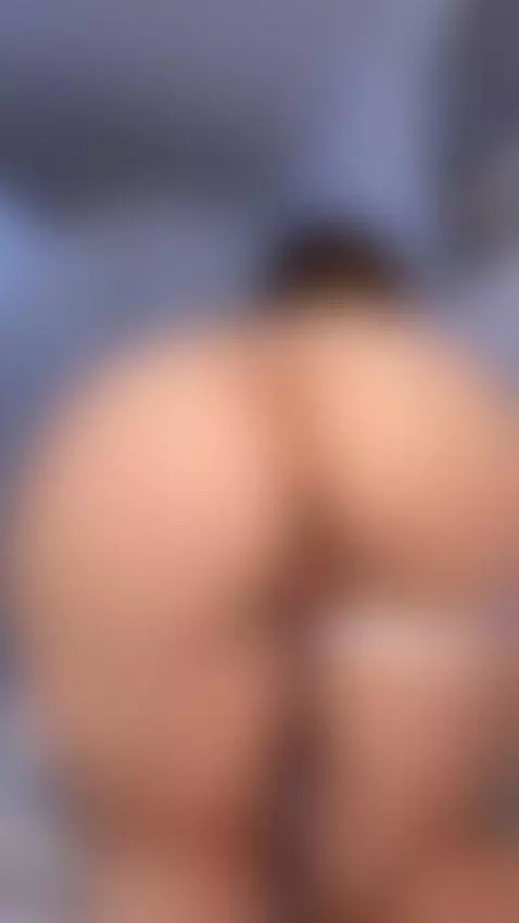 While showing off my ass, I kept my wet pussy fully exposed,... by amybounce
