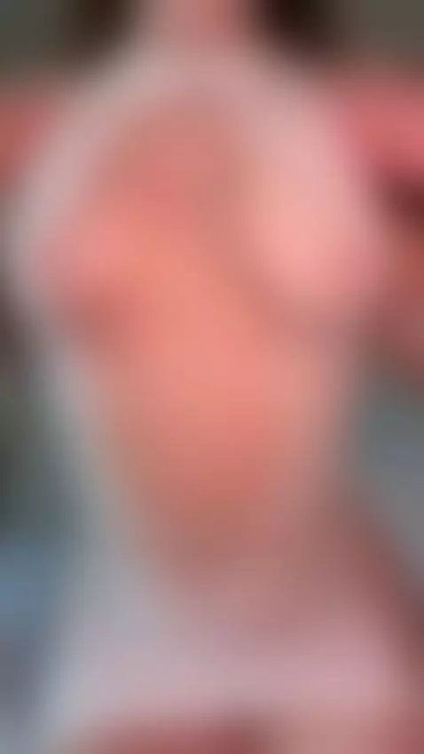 To hear me moan you just have to lick my body by admeriz