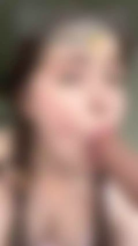 I love sucking cocks and I know how to do it by sophiacutiepie