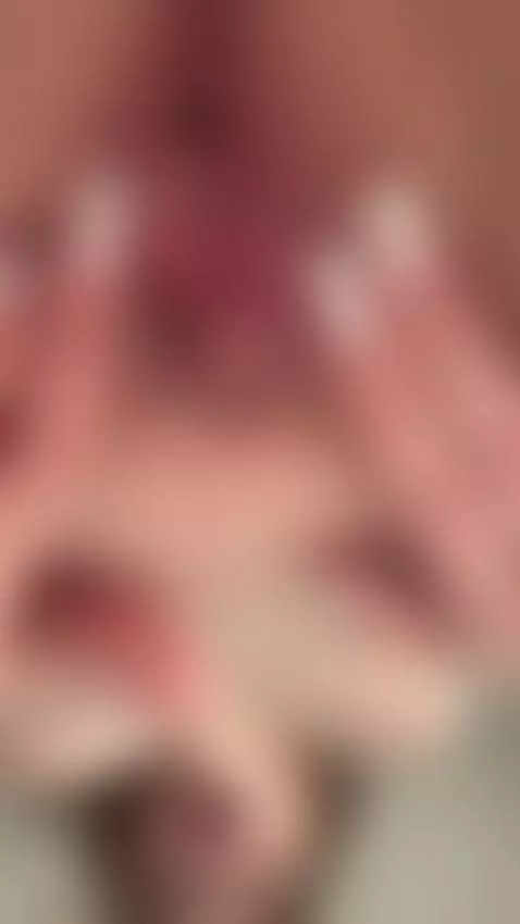 Spreading pussy by sophiacutiepie