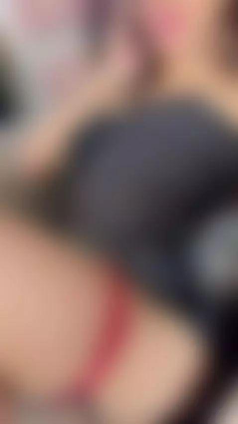 A little tease of this wet pussy🥴💦 by selenelatin