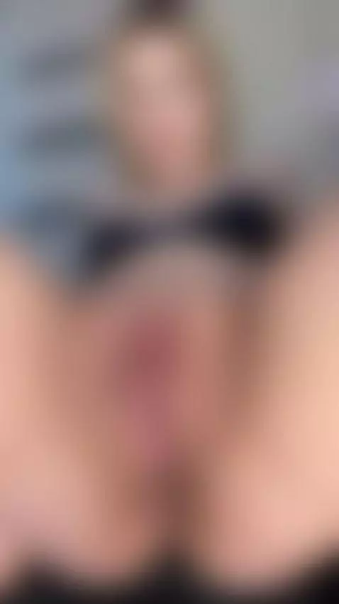 I'm a slut who loves being touched by milaamurr