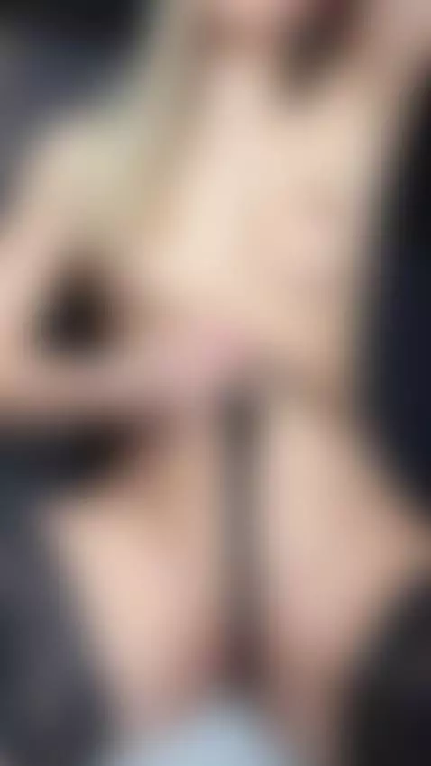 Lick me while i play game, deal? by alexisfly