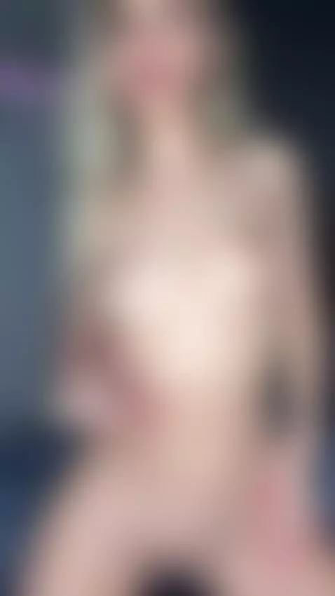 Mssg to me and fill all my holes with your hot cum by alexisfly