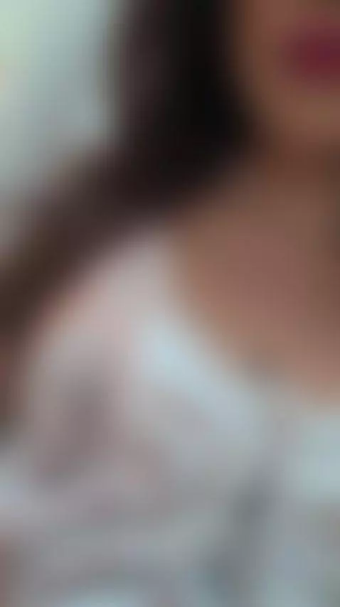 HOT GIRLFRIEND LOOKING FOR A HORNY BOYFRIEND by crystalrosee1