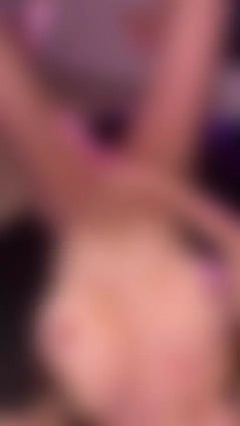 The air stays warm long after I pause 💦🩶 by liilash