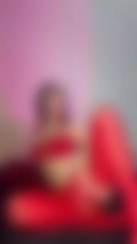 Shadows drift beneath the arch of my back 💋💫 by liilash