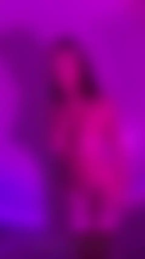 Shadows drift beneath the arch of my back 💋💫 by liilash