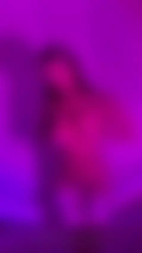 The light clings to my spine like a whisper 💋💫 by liilash