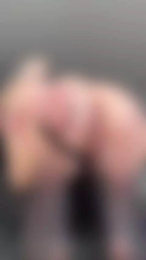 there's lube in my ass to make it easier for you to fuck me💓... by liilash