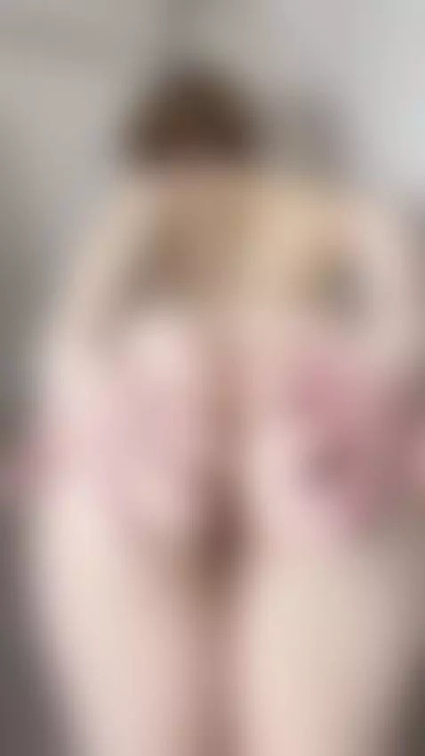 I spread my buttocks so he can see my holes 👐🏻 by bonnie-bb