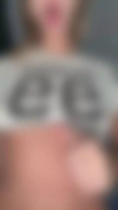 The glow keeps pace with me 💋✨ by marywaynethegamer