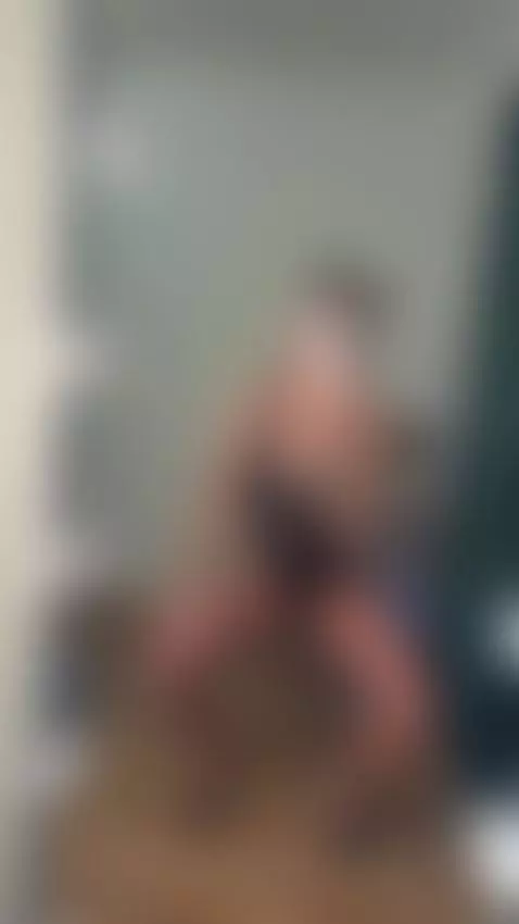 The air holds me gently 💋✨ by marywaynethegamer