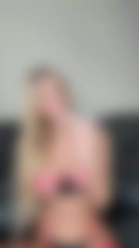 You'll be mesmerized by every inch of my sexy body as I pose... by mimipolina