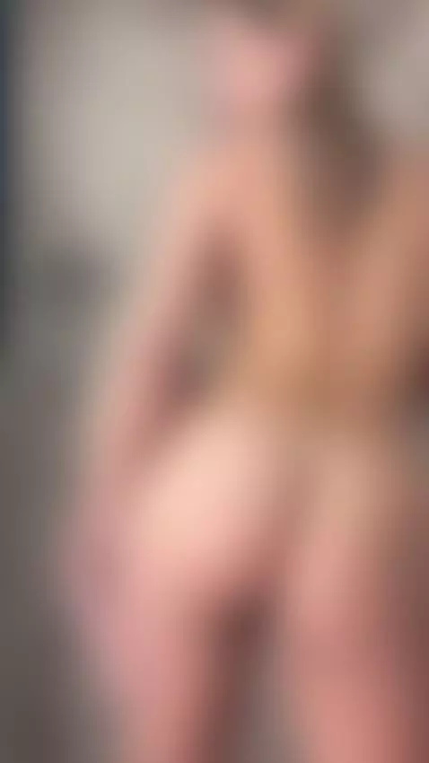 ⬇️come to me😘my OF is free rn by diaana19