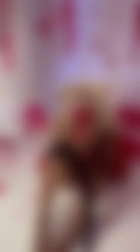 Your ebony goddess is online, come in and see how I squirt by gabrielalugo