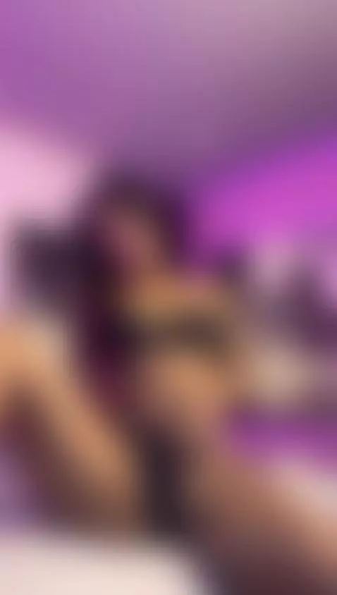 I'M JUST ONLINE, ENTER MY PAGES HONEY AND TELL ME WHO'S IN C... by gabrielalugo