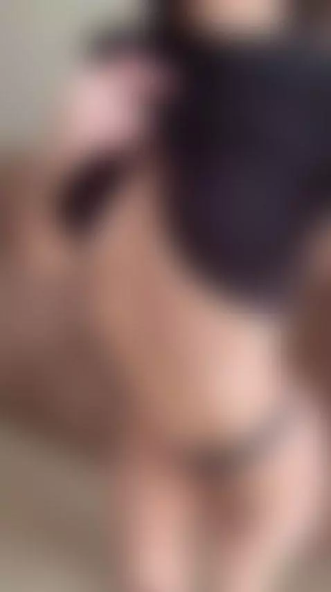 A surprise under the T-shirt by levskety