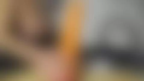 Wet pussy masturbates with a carrot by auntanna