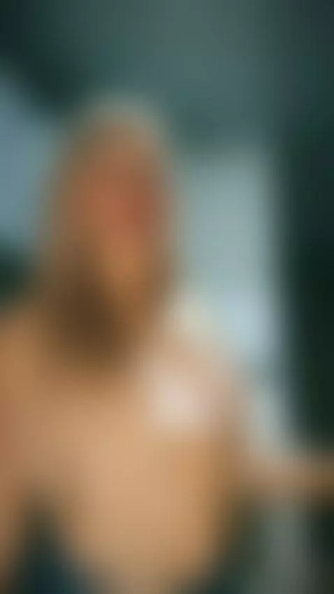 ella baila sexy sexy. by monagreen