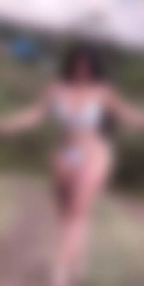 nude in public by alejabrand