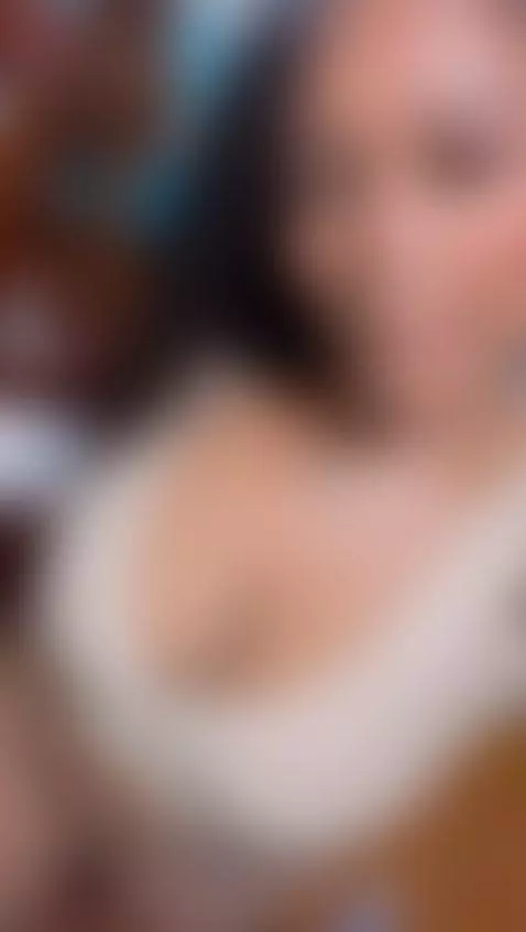 First date idea: oral sex in the car? Yes or no? 
onlufans i... by dahiana1