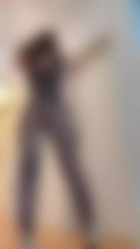 Just a quiet moment… with a loud body 🙊💃 by ashleybambi