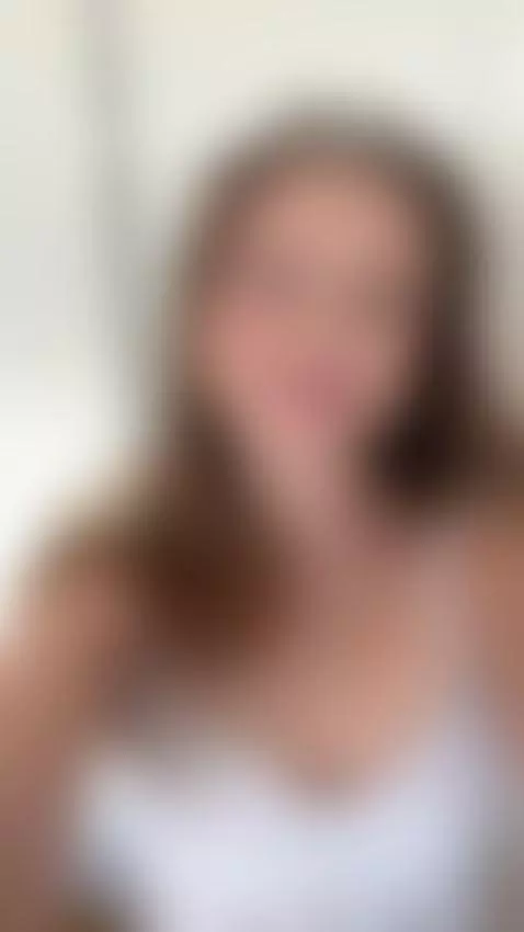 The air hugs the outline of my spine 😏🔥 by ashleybambi