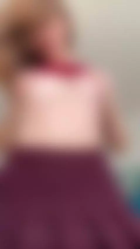 The light sits sweetly along my side 😏🔥 by ashleybambi