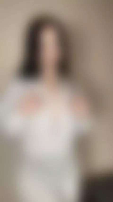 The glow curves around my legs softly 💦🩶 by marim00n